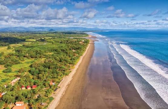 Playas sin turistas: donde el agua habla sola